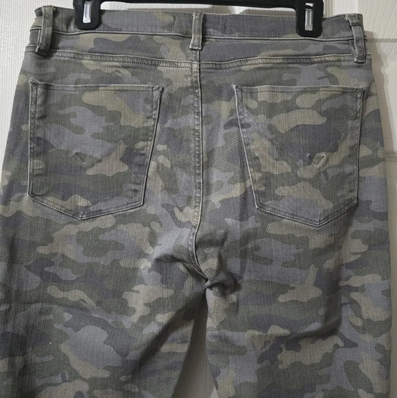 Hudson Barbara Super Skinny High Rise Camo Print Jeans w/Stretch, Raw Hem, EUC! - Picture 8 of 14